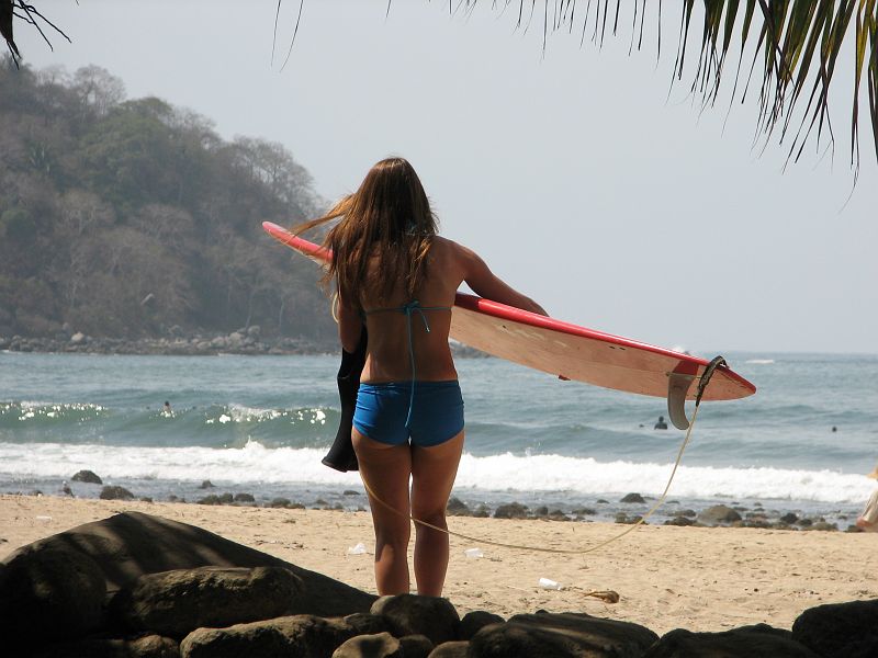 IMG_3696 Amanda sets of for the right break at Sayulita.