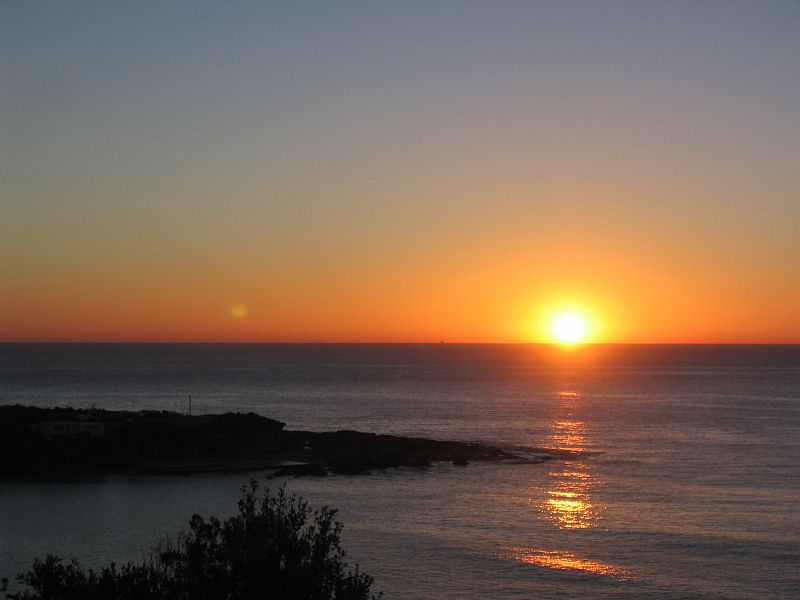 IMG_4229 The sun rose at Byron Bay (Australia's most Easterly point) about 22 minutes ago, before it rose here in Sydney.  This is of course 17 hours before it rose in San Francisco!