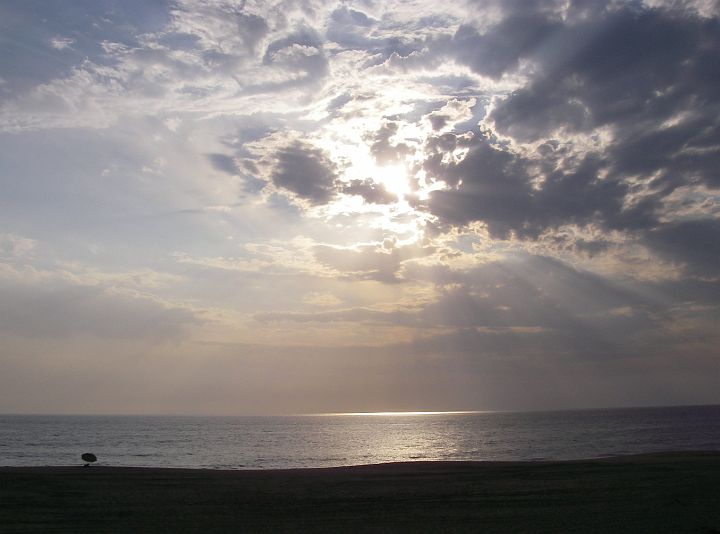 IMGP4691_crop_t.jpg - Our beach.