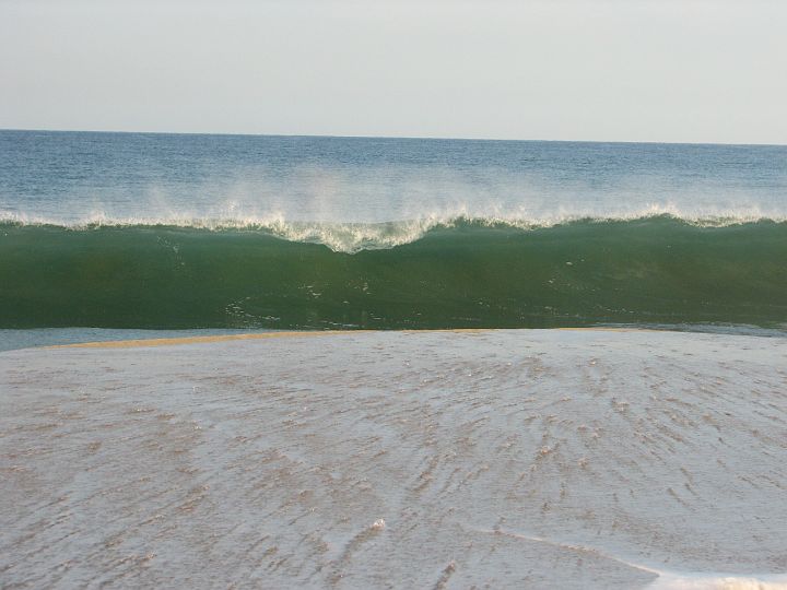 IMG_8541.JPG - The beach break is serious!