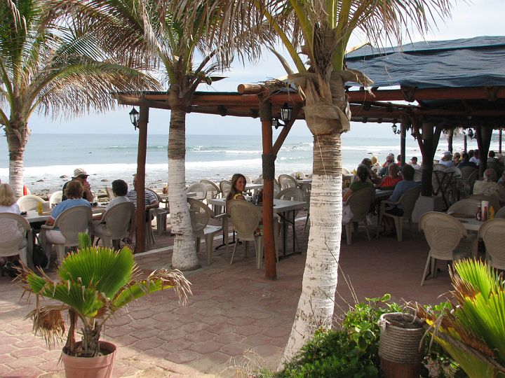 IMG_8726.JPG - Lunch at the local gringo spot.