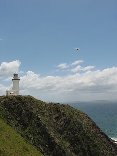 IMG_8135.JPG - Hang-glider at Byron Bay lighthouse